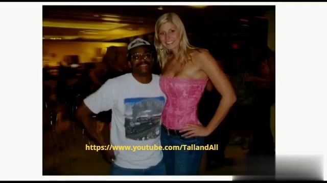 Tall Women With Their Admirer Danny Lawson смотреть онлайн