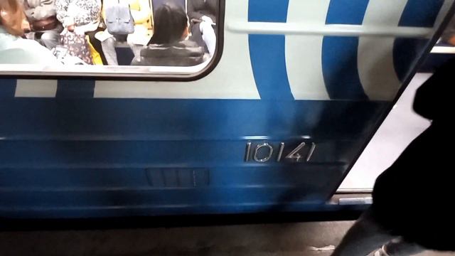 81-717.5 ЛВЗс номером 10141 прибывает на станцию новокузнецкая. смотреть онлайн