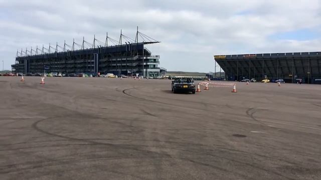 Rockingham Autosolo 13th April - Mazda MX5 Eunos Roadster смотреть онлайн