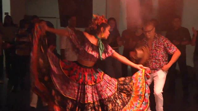 La Cumbiamba eNeYé - Tambora - Tierra De Paz - Live in New York смотреть онлайн