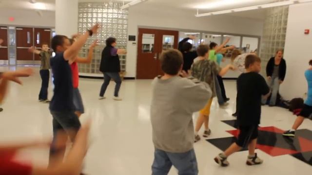 Simple Thriller Dance Routine смотреть онлайн