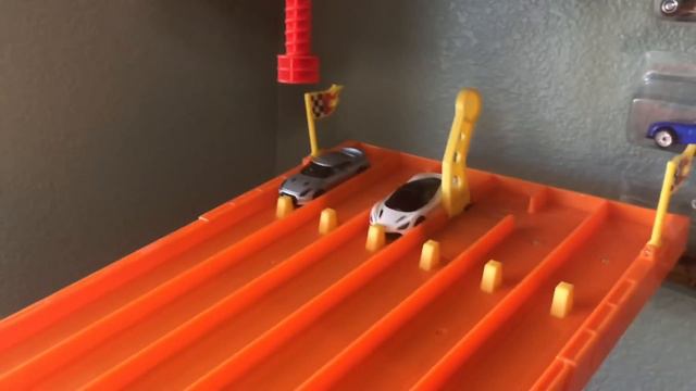 HOT WHEELS SUPER CAR SUPER CURVE CRASH RACE 2! EPIC BATTLES, DRIFTS, AND WRECKS | JonRacer3 смотреть онлайн