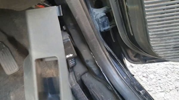 Honda Freed. Снимаю кресла, весь пластик салона и пол.