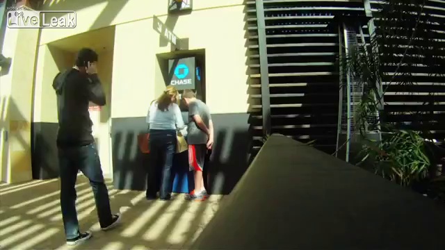 Прикол с разговором по телефону смотреть онлайн