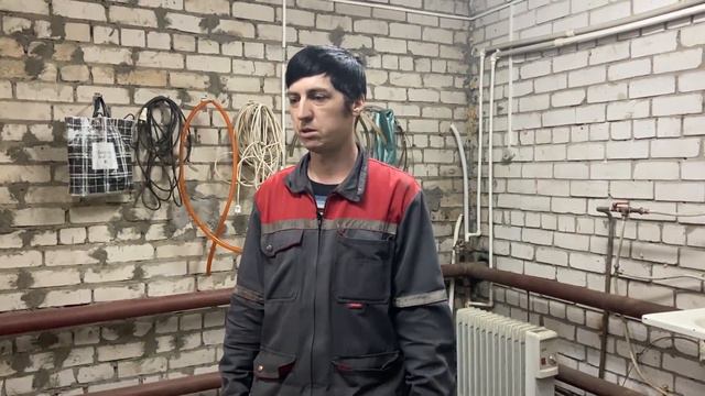 Днем трудится электриком, вечером - детским хореографом смотреть онлайн