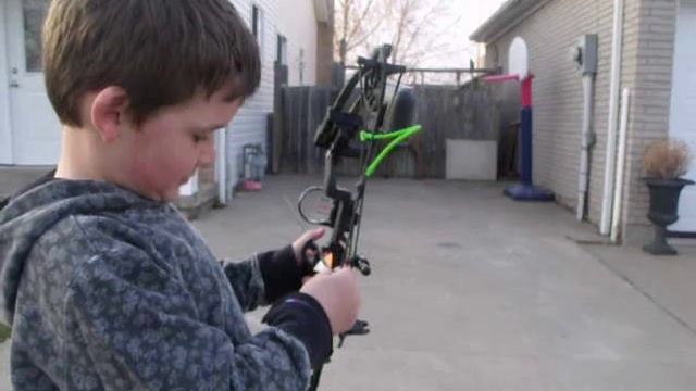 Archery Shooting at 3D deer target. смотреть онлайн