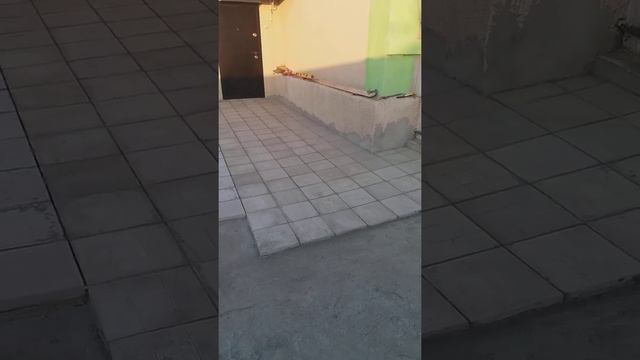 Укладка тратуарной плитки,на старое бетонное основание. смотреть онлайн