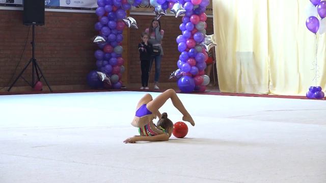 Сугак Даря 2011 мяч