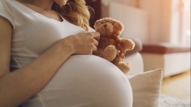 БОЛЬ ВНИЗУ ЖИВОТА НА РАННИХ СРОКАХ БЕРЕМЕННОСТИ | Почему болит живот при беременности смотреть онлайн