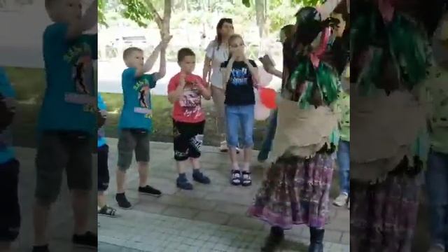 Летний праздник "Танцы, песни, дружба - вот, что нужно детям нужно " смотреть онлайн