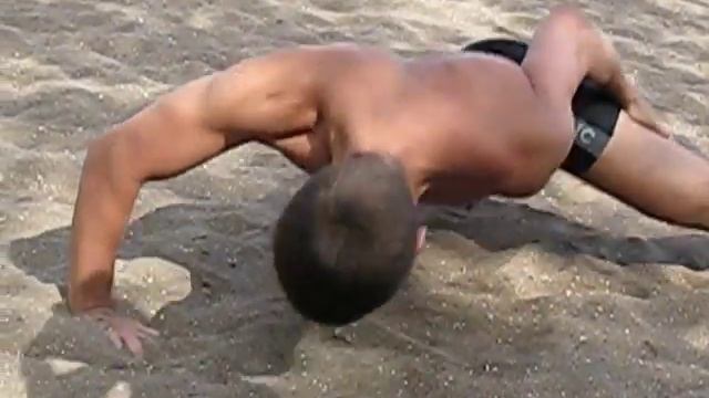 отжимания на одной руке смотреть онлайн