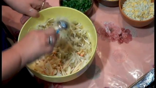 Салат с капустой и ветчиной. Низкокалорийные салаты