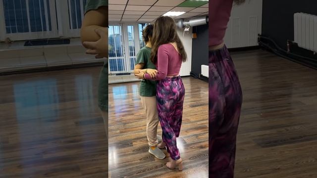 Кизомба-индив для Юли. Учу чувствовать кизомбу! Присоединяйся #kizomba #Новосибирск 2022 смотреть онлайн