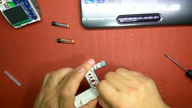 Ремонт запястного тонометра Sanitas SBM 06. Не включается. смотреть онлайн