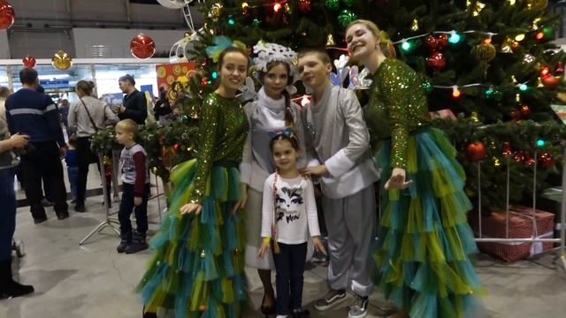 01109 ЭКСПОЦЕНТР БАРБАРИКИ И КОЩЕЙ БЕССМЕРТНЫЙ НАПАЛИ НА ДЕДА МОРОЗА and The МИККИ смотреть онлайн