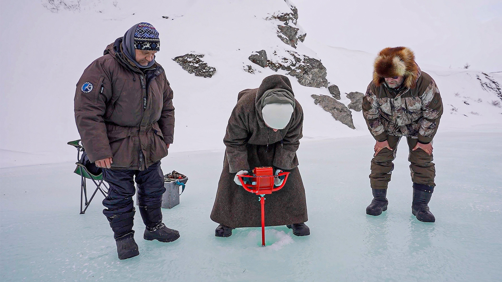 Здесь рыбы нет. Рыбалка на Крайнем Севере | С полем! смотреть онлайн