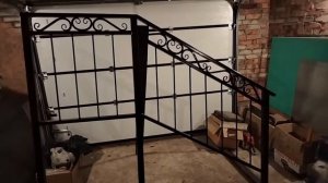 Самодельные металлические перила для крыльца