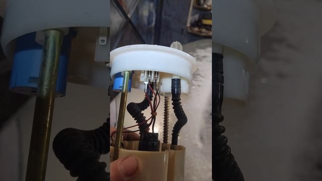 Снятие топливного насоса Джили МК 2 смотреть онлайн