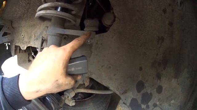 Замена ШАРОВОЙ ОПОРЫ Ваз 2110 + Купил новое МОТОРНОЕ МАСЛО для замены смотреть онлайн