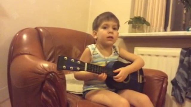 Мальчик поет БГ (3 года) смотреть онлайн