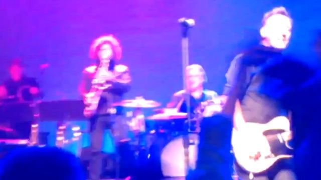 Badlands Guitar and Sax.3gp смотреть онлайн