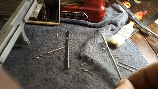 И опять Баркарола Профессионал 2 Ремонт поводка левой механики смотреть онлайн