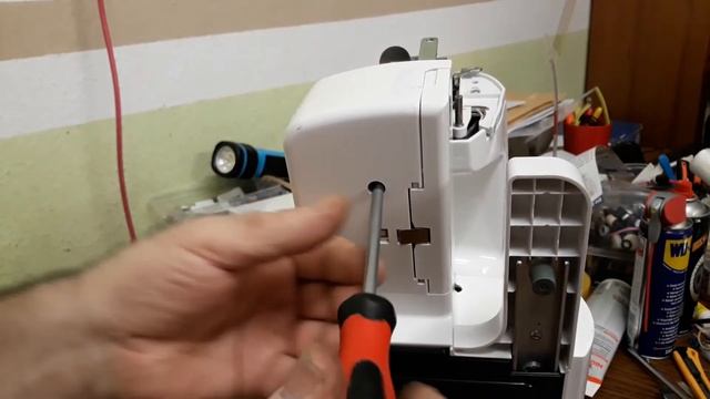 Naumann Nähmaschine - Modell 83A0 - Maschine Ausbauen - فك هيكل الماكينة الخارجي