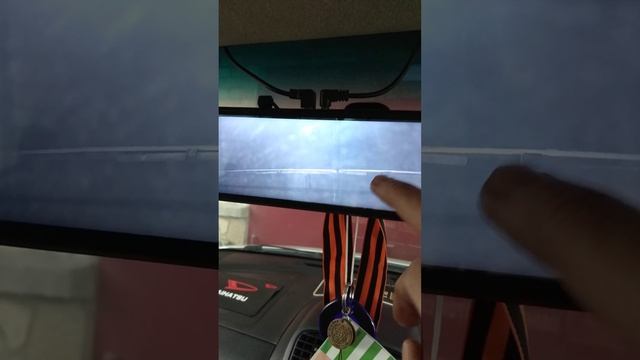 Обзор установленного регистратора зеркало Eplutus D84 смотреть онлайн