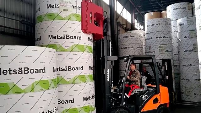 Doosan D30S-7 с рулонным захватом