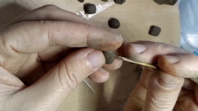 Как просто сделать керамические бусины необычной формы и фактуры 2 часть смотреть онлайн