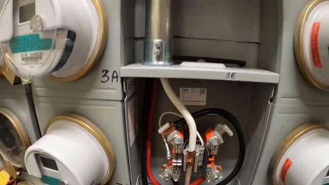 Meter work. Замена 3-х 100 А счетчиков еа один счетчик 200А.Работа в старом многоквартирном доме. смотреть онлайн