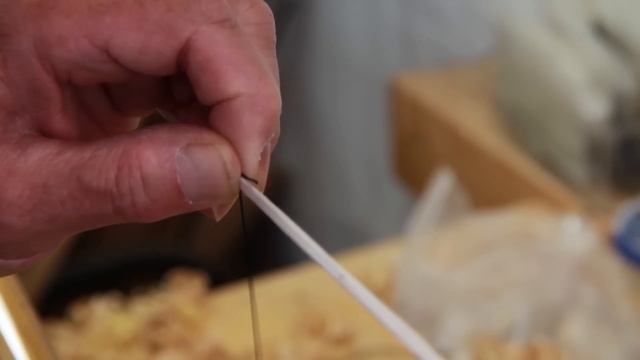 How to Serve a string, using a serving tool. Archery, bow string. смотреть онлайн