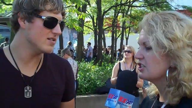 KX-947's Melissa Forsyth interviews Jason Blaine at CCMA FanFest 2011 смотреть онлайн