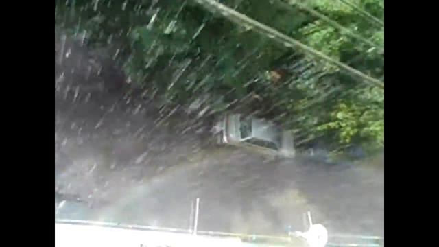 Каменск-Уральский. Радуга под градом в необычно месте (25/06/2014) смотреть онлайн