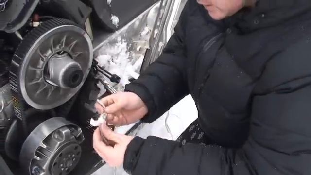 How to Clutch Start a Snowmobile – Tech Tip смотреть онлайн