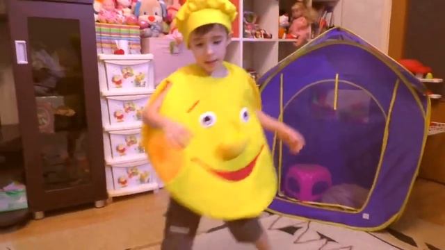 Дети играют в КОЛОБКА Сказка КОЛОБОК с Артёмом и Лизой Театр для малышей 3 смотреть онлайн