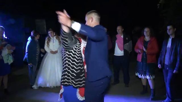 Жених танцует с Мамой смотреть онлайн