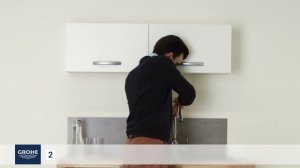 Установка кухонного смесителя Grohe с выдвижным изливом