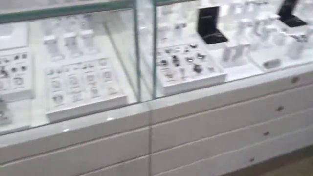 Адекватные продавцы в ювелирном магазине Sunlight. смотреть онлайн