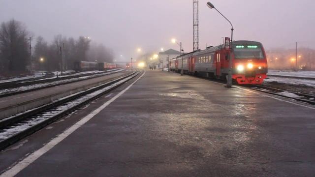 Отправление пригородного поезда Псков — Луга. ДТ1-008. смотреть онлайн