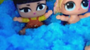 ДЕД МОРОЗА ИСПУГАЛИСЬ И В БАССЕЙНЕ ИСКУПАЛИСЬ?? Куклы ЛОЛ сюрприз в детском садике МУЛЬТИК ДАРИНЕЛ