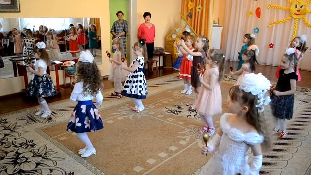 Танец с ложками. Средняя группа "Цветик-Семицветик" МБДОУ "Детский сад № 28" г. Троицк смотреть онлайн