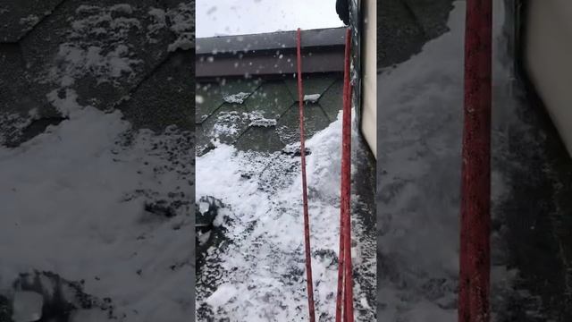 Как мы убираем снег и наледь Промышленный Альпинист чистка снега,наледи на тёплой кровли смотреть онлайн