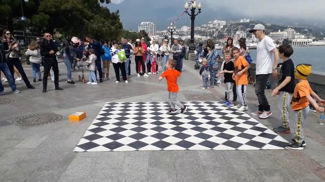 1 МАЯ? в Ялте и брейк дансе? смотреть онлайн