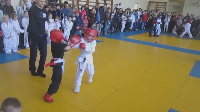 Фист файтер Данила Бережной первый бой Красноармейск