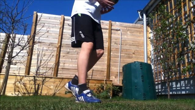 TUTORIAL: 2 INSANE Flick-ups - Football Freestyle смотреть онлайн