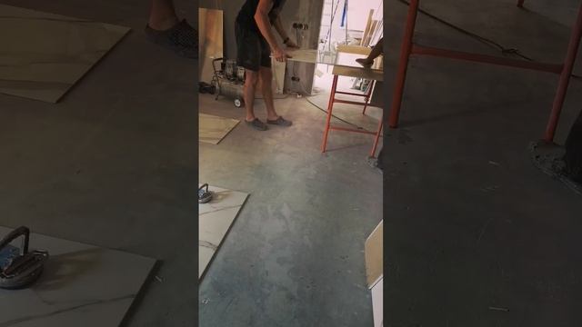 Зачем нужен плиткорез? #плиткорез #плиточник #чемрезатькерамогранит смотреть онлайн