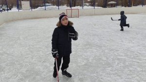 Как научится бросать шайбу "верхом" новичку