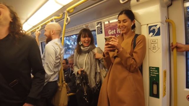 Spreading the joy of laughter on a train смотреть онлайн