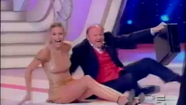 Падение на сцене смотреть онлайн